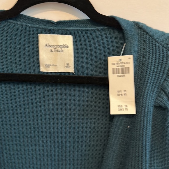 Abercrombie & Fitch. Medium. NWT - Picture 2 of 3